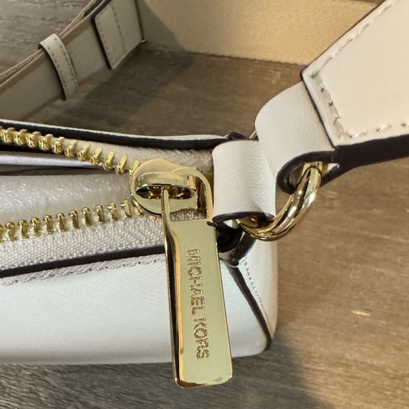 Michael Kors Jet Set Travel | New with Tags - Picture 9 of 10